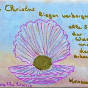 Das Gemälde zeigt eine geöffnete Jakobsmuschel auf buntem Hintergrund. Darüber steht in goldener Schrift ein deutscher Satz aus Kolosser 2,3. Unten links ist der Name des Künstlers vermerkt.