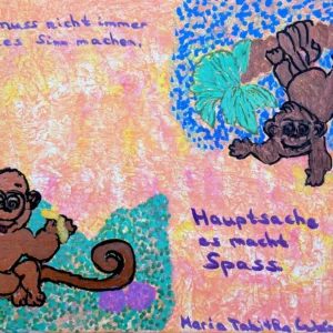 Bunte Zeichnung mit zwei Cartoon-Affen. Einer sitzt mit einer Banane und Blumen, der andere schaukelt an einem Baum. Der deutsche Text lautet: „Es muss nicht immer alles Sinn machen. Hauptsache es macht Spaß“ und der Name „Maria Traktürbä-Wacka“.