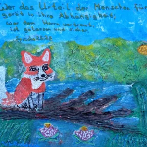 Ein Gemälde zeigt einen Fuchs an einem Teich mit rosa Blüten. Ein Schmetterling flattert in der Nähe. Darüber steht ein deutscher Text, der Sprüche 29:25 zitiert. Der Himmel ist blau mit vereinzelten Wolken.