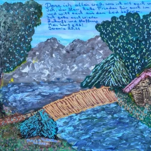 Ein strukturiertes Gemälde zeigt eine Holzbrücke über einen Fluss, die zu einer Hütte führt. Hohe Bäume stehen auf beiden Seiten, im Hintergrund sind Berge zu sehen. Darüber steht ein deutscher Text mit Bezug auf Jeremia 29,11.