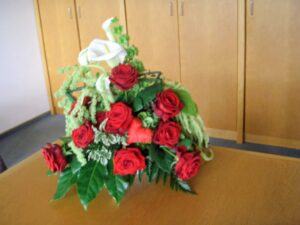 Kleines Blumengesteck für Sakristei