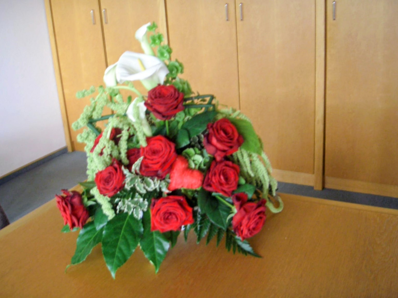 Kleines Blumengesteck für Sakristei