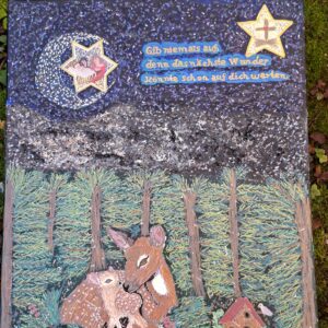 Acrylbild mit Spruch, Mond, Stern mit Geburt Jesus, Stern mit Kreuz und Jesus, Mond, Berge, Wald, Reh mit Rehkitz, Vogelhaus mit Vogel